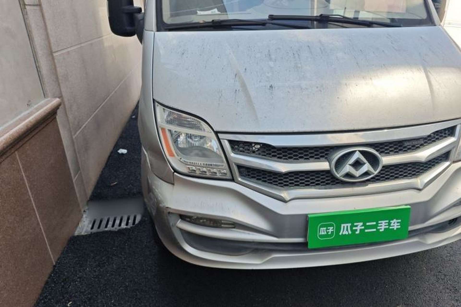 Used SAIC MAXUS Xintu V80 2016 2.5T Manual Aoyuntong National IV Short Wheelbase Mid-Roof 6-Seater Right Front Headlight