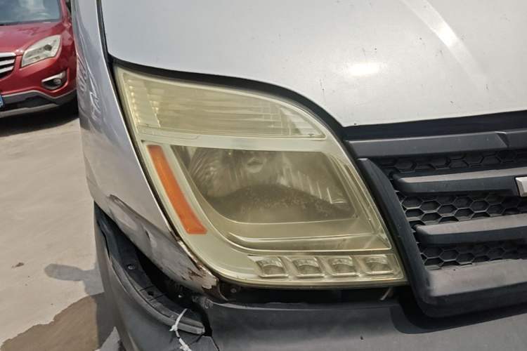 Used SAIC MAXUS Xintu V80  Right Front Headlight