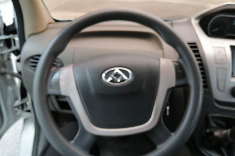 Used SAIC MAXUS Xintu V80 2016 2.5T Manual Shangjie National V Short Wheelbase Low-Roof 9-Seater Steering Wheel