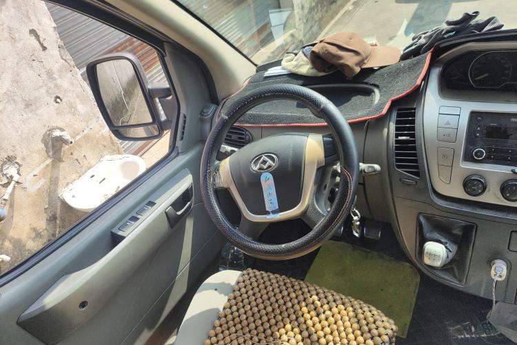 Used SAIC MAXUS Xintu V80 2016 2.5T Manual Aoyuntong National V Short Wheelbase Mid-Roof 6-Seater Steering Wheel