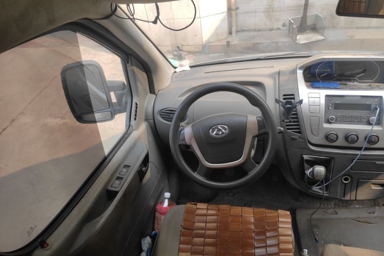 Used SAIC MAXUS Xintu V80 2016 2.5T Manual Aoyuntong National V Long Wheelbase High-Roof 7-Seater Steering Wheel