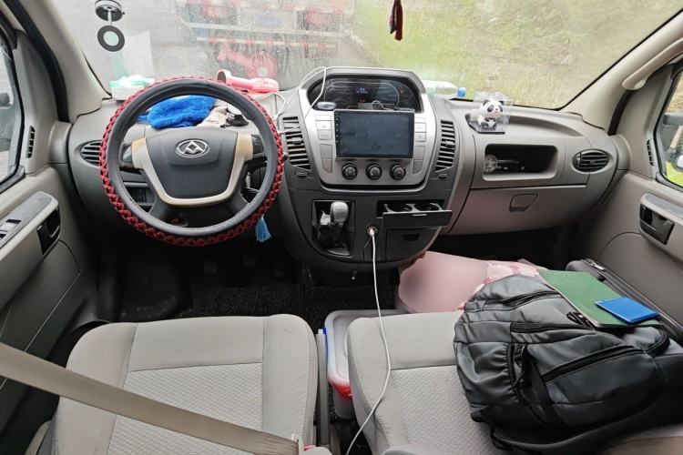Used SAIC MAXUS Xintu V80 2016 2.5T Manual Aoyuntong National V Long Wheelbase Mid-Height 7-Seater Center Console