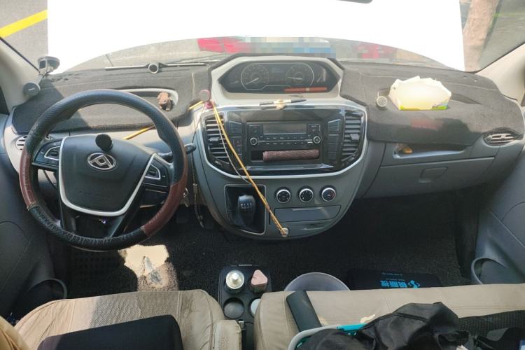 Used SAIC MAXUS Xintu V80 2016 2.5T Manual Aoyuntong National IV Long Wheelbase Mid-Height 7-Seater Center Console