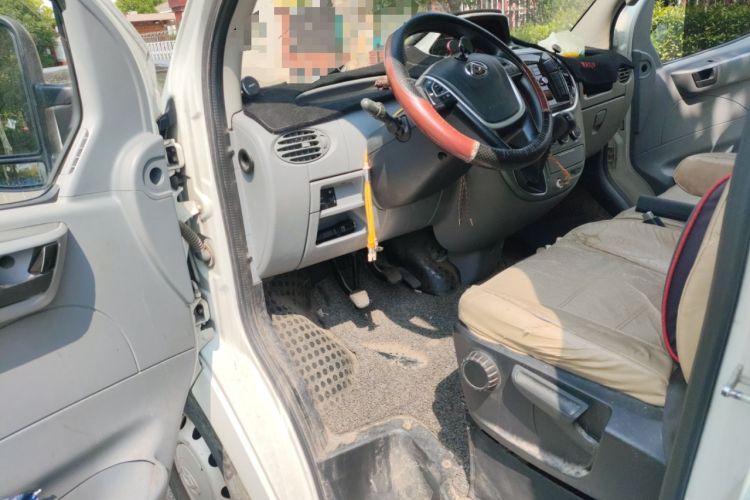 Used SAIC MAXUS Xintu V80 2016 2.5T Manual Aoyuntong National IV Long Wheelbase Mid-Height 7-Seater Driver Seat