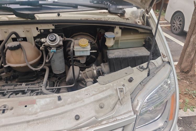 Used SAIC MAXUS Xintu V80  Engine Bay Left