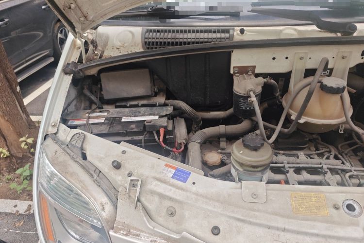 Used SAIC MAXUS Xintu V80  Engine Bay Right