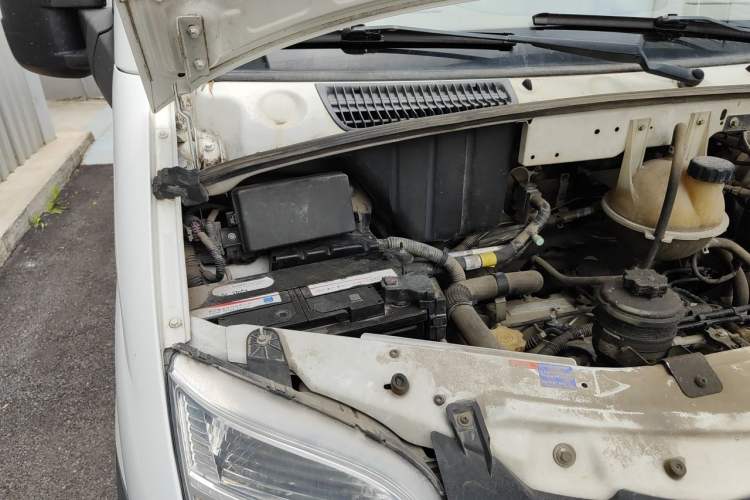 Used SAIC MAXUS Xintu V80  Engine Bay Right