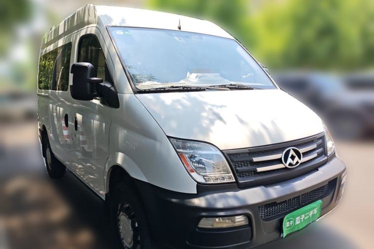 Used SAIC MAXUS Xintu V80 2016 2.5T Manual Aoyuntong National IV Short Wheelbase Mid-Roof 6-Seater Front Right 45 Deg