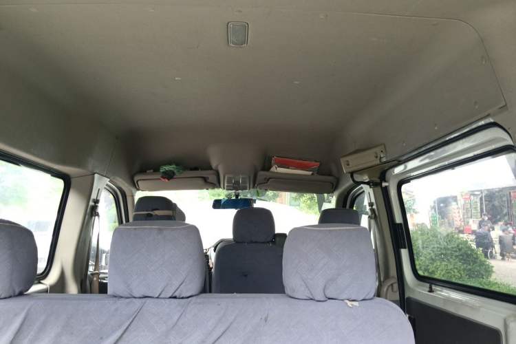 Used SAIC MAXUS Xintu V80 2016 2.5T Manual Aoyuntong National V Short Wheelbase Mid-Roof 6-Seater Headliner