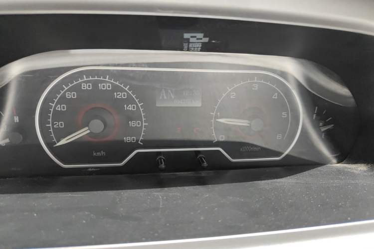 Used SAIC MAXUS Xintu V80  Instrument Cluster