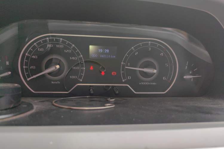 Used SAIC MAXUS Xintu V80 2016 2.5T Manual Aoyuntong National V Short Wheelbase Mid-Roof 6-Seater Instrument Cluster