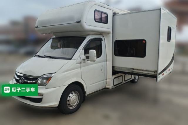 Used SAIC MAXUS Xintu V80 Annual SAIC Maxus 2.5T diesel automatic 6-seater RV