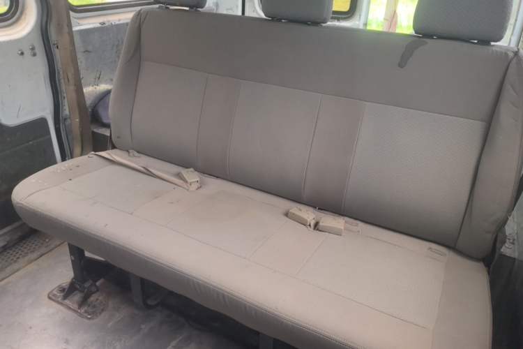 Used SAIC MAXUS Xintu V80 2016 2.5T Manual Aoyuntong National V Short Wheelbase Mid-Roof 6-Seater Left Rear Seat
