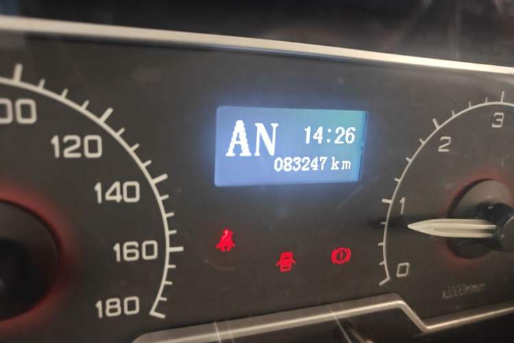 Used SAIC MAXUS Xintu V80  Odometer Close Up