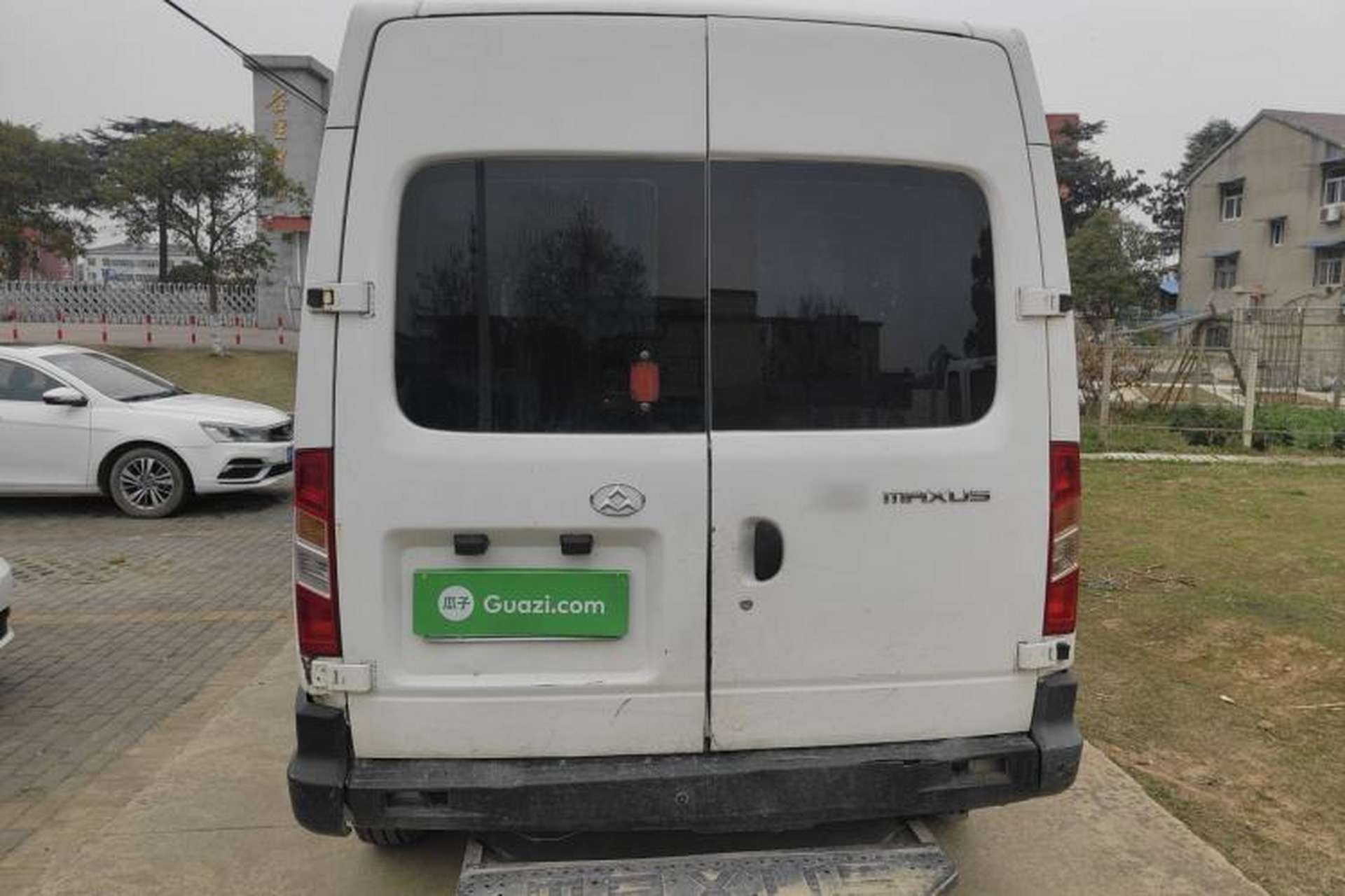 Used SAIC MAXUS Xintu V80 2016 2.5T Manual Aoyuntong National IV Long Wheelbase Mid-Height 7-Seater Rear