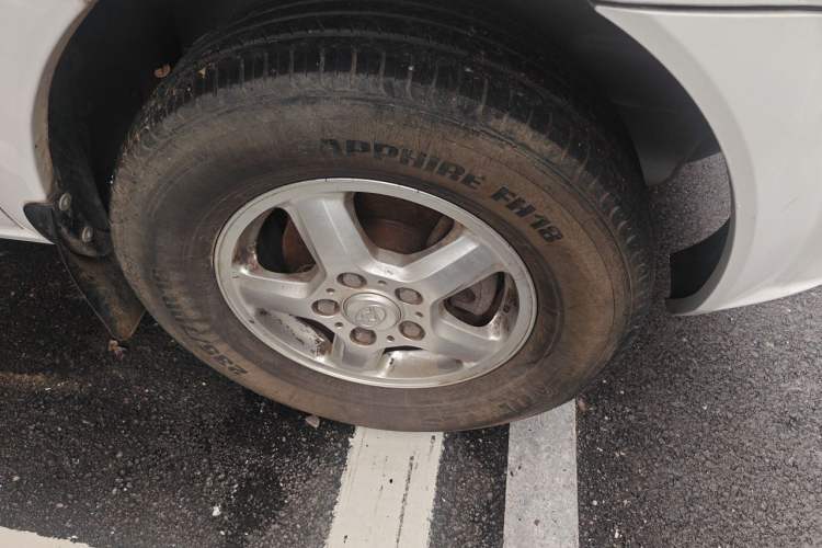Used SAIC MAXUS Xintu V80  Right Front Wheel Hub