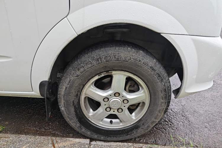 Used SAIC MAXUS Xintu V80 2016 2.5T Manual Aoyuntong National V Long Wheelbase Mid-Height 7-Seater Right Front Wheel Hub