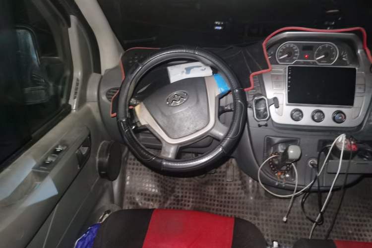 Used SAIC MAXUS Xintu V80 2016 2.5T Manual Aoyuntong National V Long Wheelbase Mid-Height 7-Seater Steering Wheel