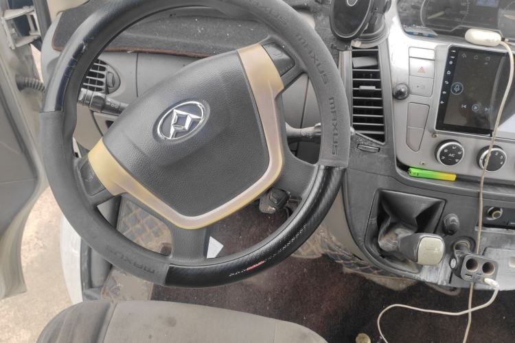 Used SAIC MAXUS Xintu V80 2016 2.5T Manual Aoyuntong National IV Long Wheelbase Mid-Height 7-Seater Steering Wheel