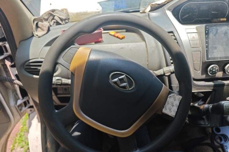 Used SAIC MAXUS Xintu V80 2016 2.5T Manual Aoyuntong National V Short Wheelbase Mid-Roof 6-Seater Steering Wheel