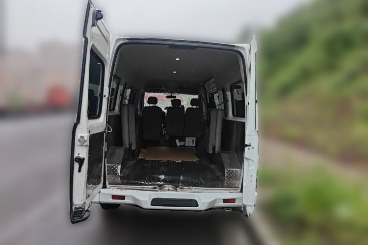 Used SAIC MAXUS Xintu V80 2016 2.5T Manual Aoyuntong National V Long Wheelbase Mid-Height 7-Seater Trunk