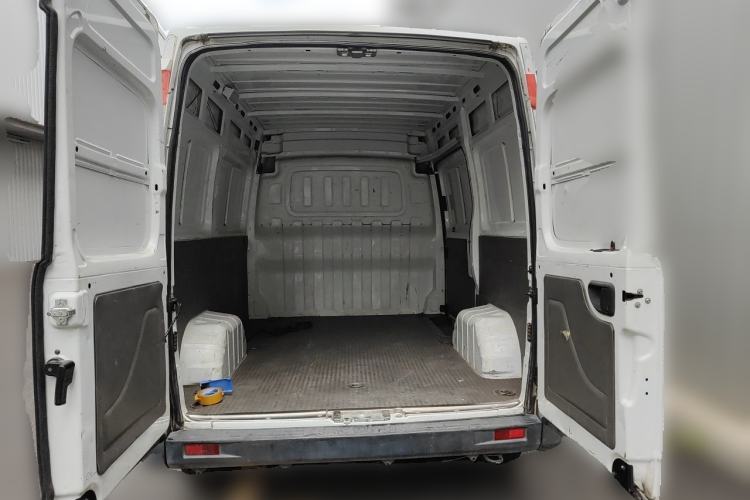 Used SAIC MAXUS Xintu V80  Trunk