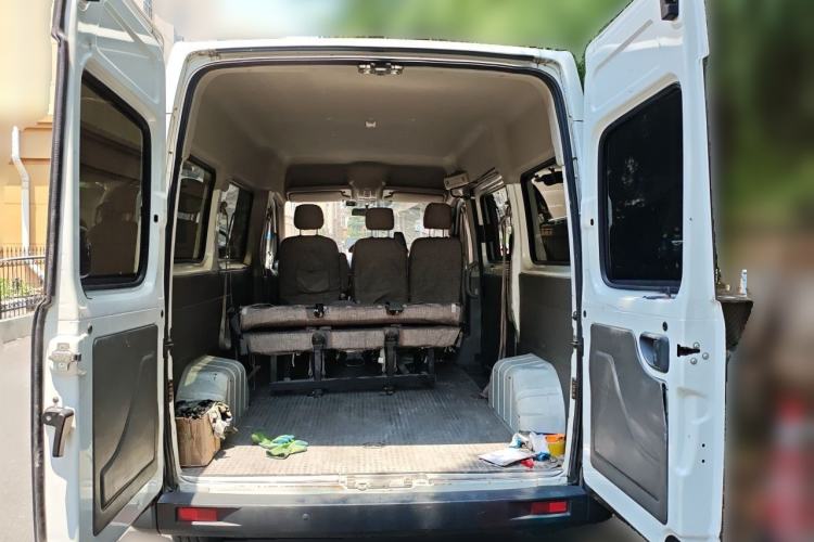 Used SAIC MAXUS Xintu V80 2016 2.5T Manual Aoyuntong National IV Short Wheelbase Mid-Roof 6-Seater Trunk