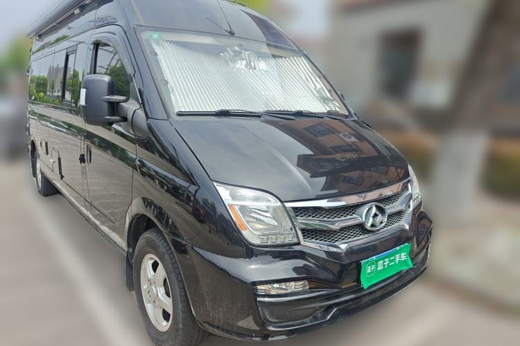 Used SAIC MAXUS Xintu V80 2017 2.5T AMT Zunjie Executive Version China IV Standard Long Wheelbase Mid-Height Roof 6-Seater Front Right 45 Deg