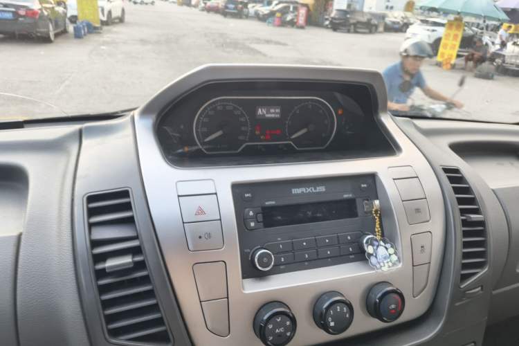 Used SAIC MAXUS Xintu V80 2017 2.5T AMT Aoyuntong National V Short Wheelbase Mid-Roof 5/6/10-Seater Instrument Cluster