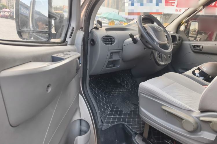 Used SAIC MAXUS Xintu V80 2017 2.5T AMT Aoyuntong National V Short Wheelbase Mid-Roof 5/6/10-Seater Left Front Seat