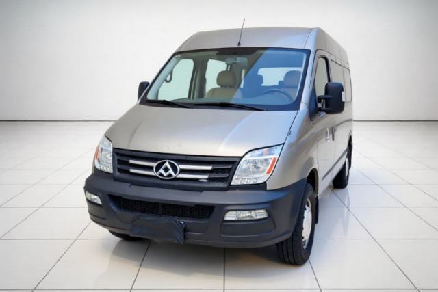Used SAIC MAXUS Xintu V80 2017 2.5T AMT Aoyuntong National V Short Wheelbase Mid-Roof 5/6/10-Seater