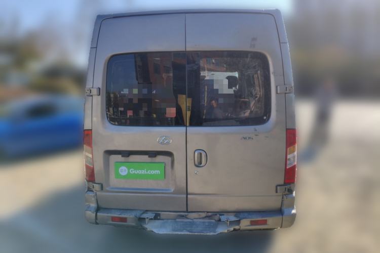 Used SAIC MAXUS Xintu V80 2017 2.5T 5-Speed Manual Aoyuntong China IV Short Wheelbase Mid-Height 5/6/10-Seater Rear