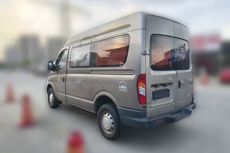 Used SAIC MAXUS Xintu V80 2017 2.5T AMT Aoyuntong National V Short Wheelbase Mid-Roof 5/6/10-Seater Rear Left 45 Deg