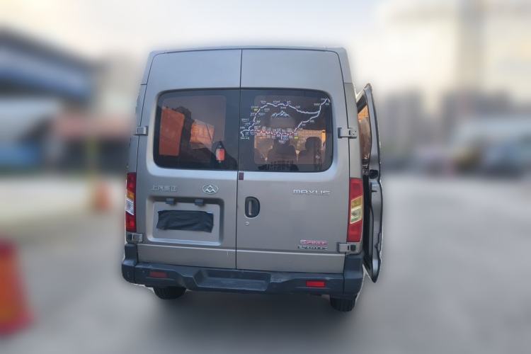 Used SAIC MAXUS Xintu V80 2017 2.5T AMT Aoyuntong National V Short Wheelbase Mid-Roof 5/6/10-Seater Rear
