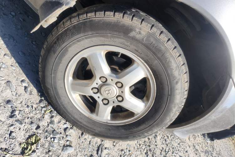 Used SAIC MAXUS Xintu V80 2017 2.5T 5-Speed Manual Aoyuntong China IV Short Wheelbase Mid-Height 5/6/10-Seater Right Front Wheel Hub