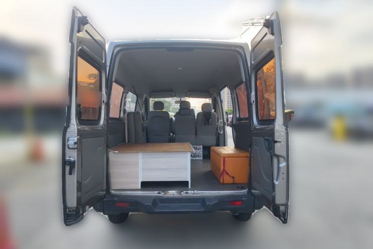 Used SAIC MAXUS Xintu V80 2017 2.5T AMT Aoyuntong National V Short Wheelbase Mid-Roof 5/6/10-Seater Trunk