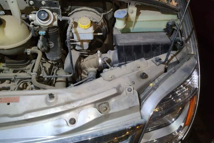 Used SAIC MAXUS Xintu V80  Engine Bay Left