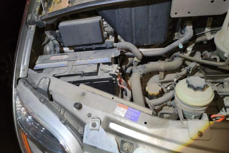 Used SAIC MAXUS Xintu V80  Engine Bay Right