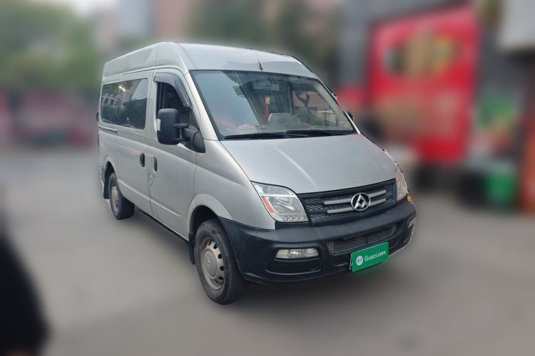 Used SAIC MAXUS Xintu V80 2017 2.5T 5-Speed Manual Aoyuntong National V Short Wheelbase Mid-Roof 5/6/10-Seater Front Right 45 Deg