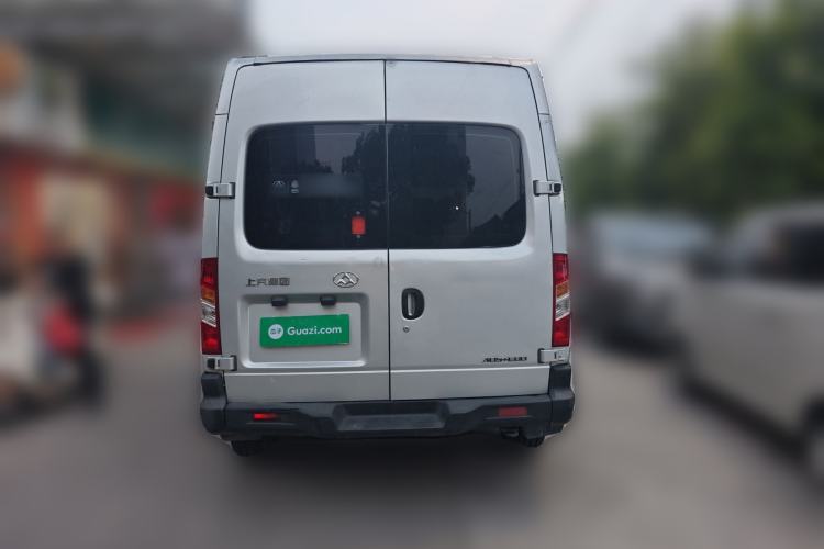 Used SAIC MAXUS Xintu V80 2017 2.5T 5-Speed Manual Aoyuntong National V Short Wheelbase Mid-Roof 5/6/10-Seater Rear