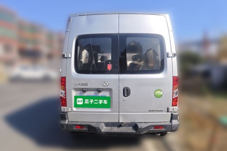 Used SAIC MAXUS Xintu V80 2017 2.5T 6-Speed Manual Aoyuntong National V Short Wheelbase Mid-Height 5/6/10-Seater Rear