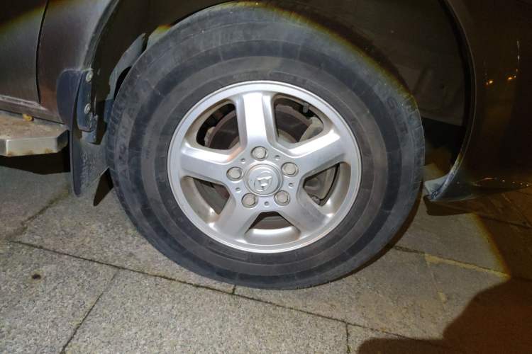 Used SAIC MAXUS Xintu V80  Right Front Wheel Hub