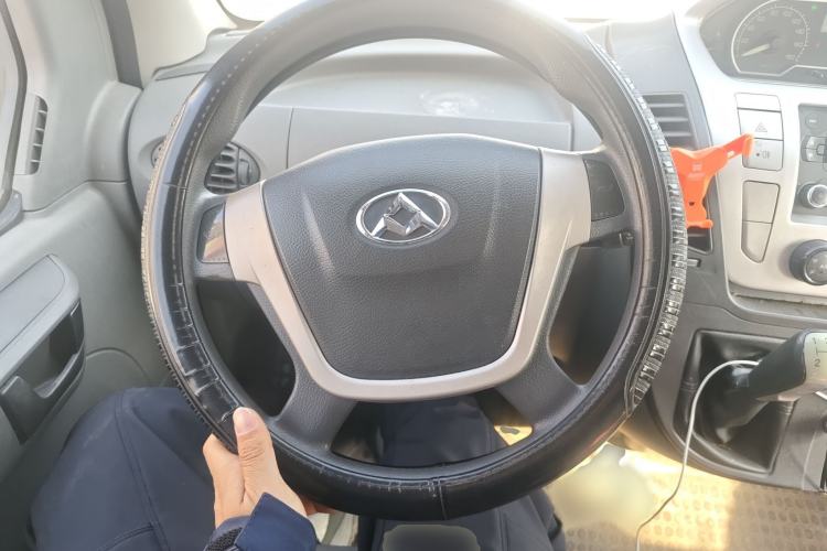 Used SAIC MAXUS Xintu V80 2017 2.5T 6-Speed Manual Aoyuntong National V Short Wheelbase Mid-Height 5/6/10-Seater Steering Wheel