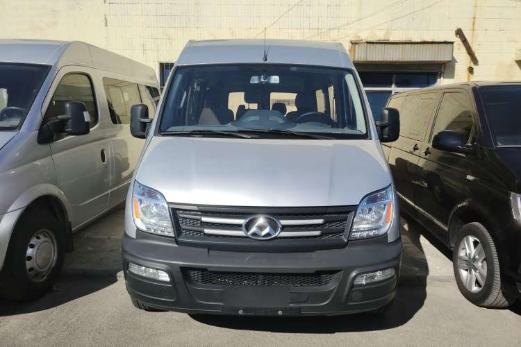 Used SAIC MAXUS Xintu V80 2017 2.5T 6-Speed Manual Aoyuntong National V Short Wheelbase Mid-Height 5/6/10-Seater Front