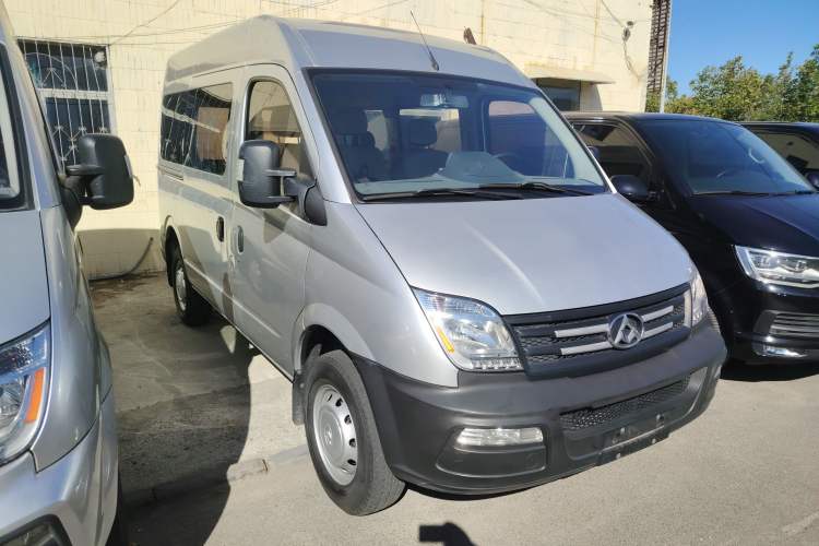 Used SAIC MAXUS Xintu V80 2017 2.5T 6-Speed Manual Aoyuntong National V Short Wheelbase Mid-Height 5/6/10-Seater Front Right 45 Deg