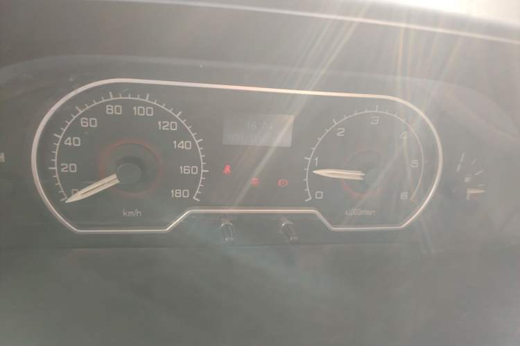 Used SAIC MAXUS Xintu V80 2017 2.5T 6-Speed Manual Aoyuntong National V Short Wheelbase Mid-Height 5/6/10-Seater Instrument Cluster