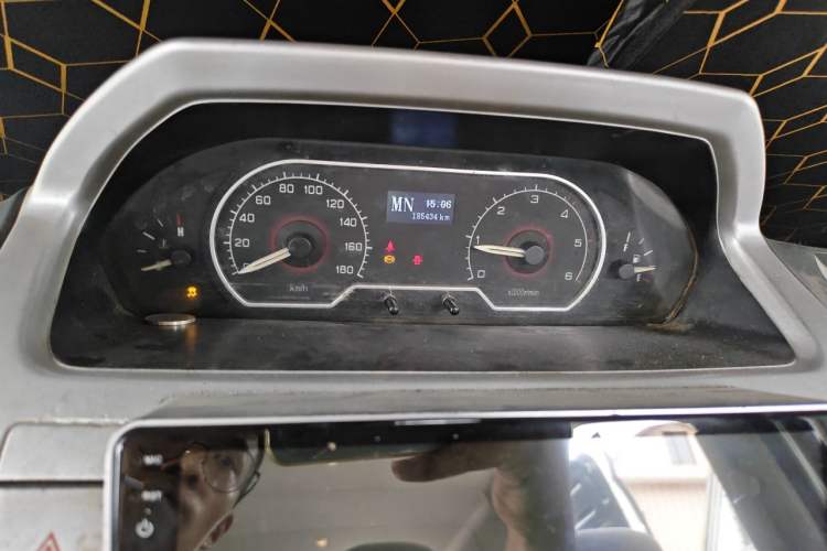Used SAIC MAXUS Xintu V80 2017 2.5T AMT Aoyuntong National V Long Wheelbase Mid-Roof Design 6–10 Seats Instrument Cluster