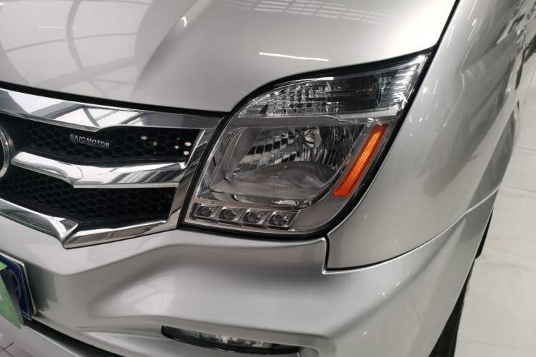 Used SAIC MAXUS Xintu V80 2017 2.5T AMT Aoyuntong China V Standard Long Wheelbase High Roof – 6 to 10 Seats Left Front Headlight