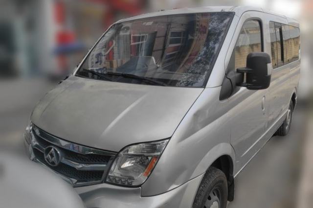 Used SAIC MAXUS Xintu V80 2017 2.5T 5-Speed Manual Aoyuntong National IV Short Wheelbase Ultra-Low Roof 5/6/10-Seater