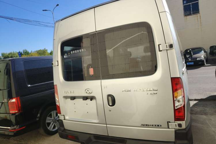 Used SAIC MAXUS Xintu V80 2017 2.5T 6-Speed Manual Aoyuntong National V Short Wheelbase Mid-Height 5/6/10-Seater Rear